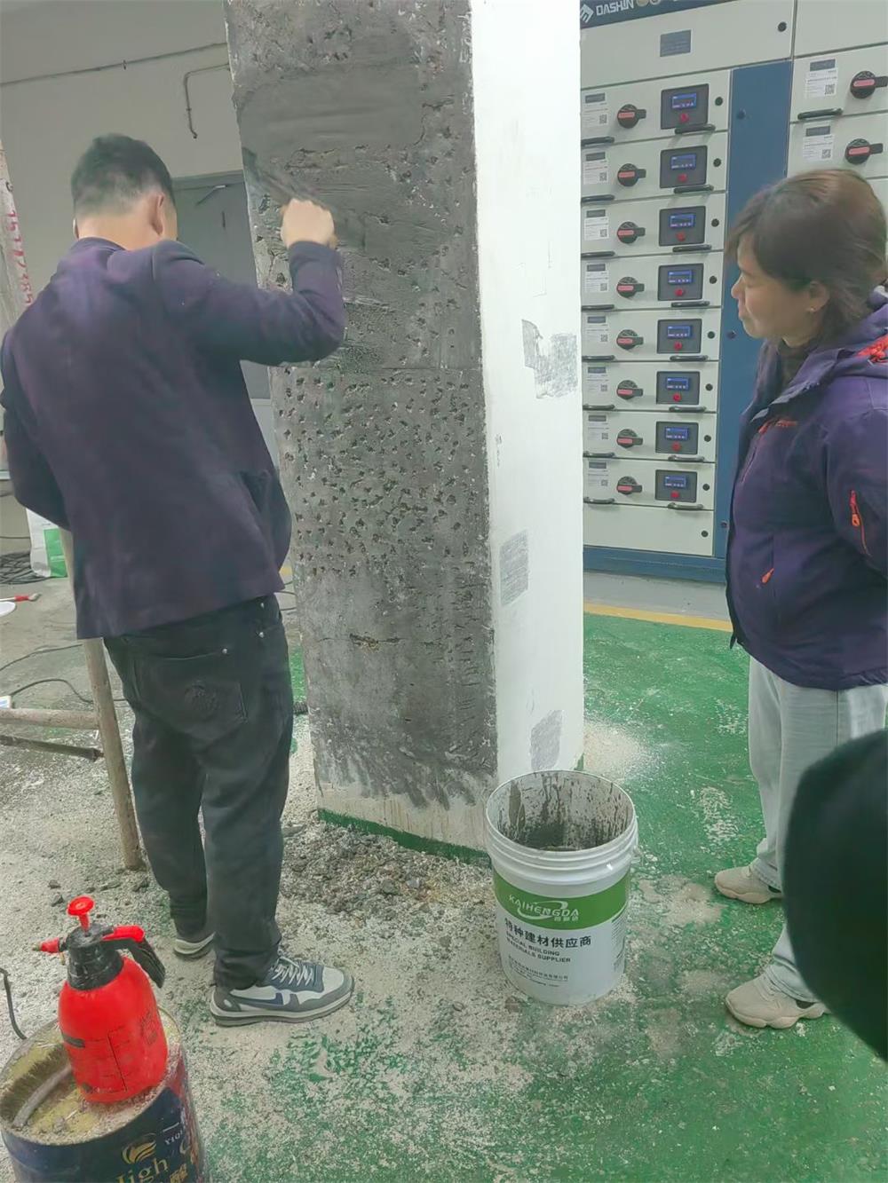 高強(qiáng)聚合物砂漿材料施工現(xiàn)場.jpg
